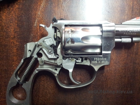 Револьвер Taurus в разоброном виде